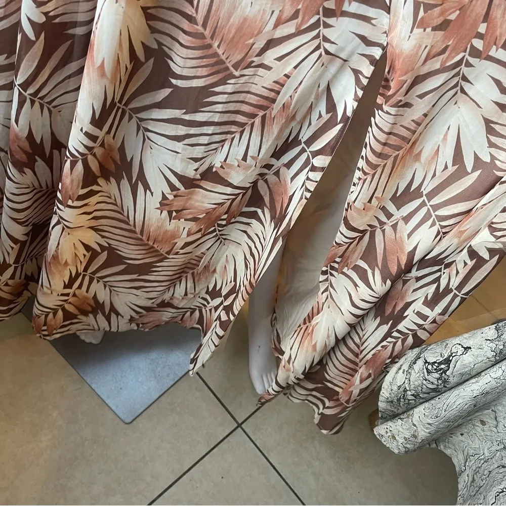 New Women’s tropical leaf maxi dress 
Size Medium
New 
Brand is Forever 21 - Image 10