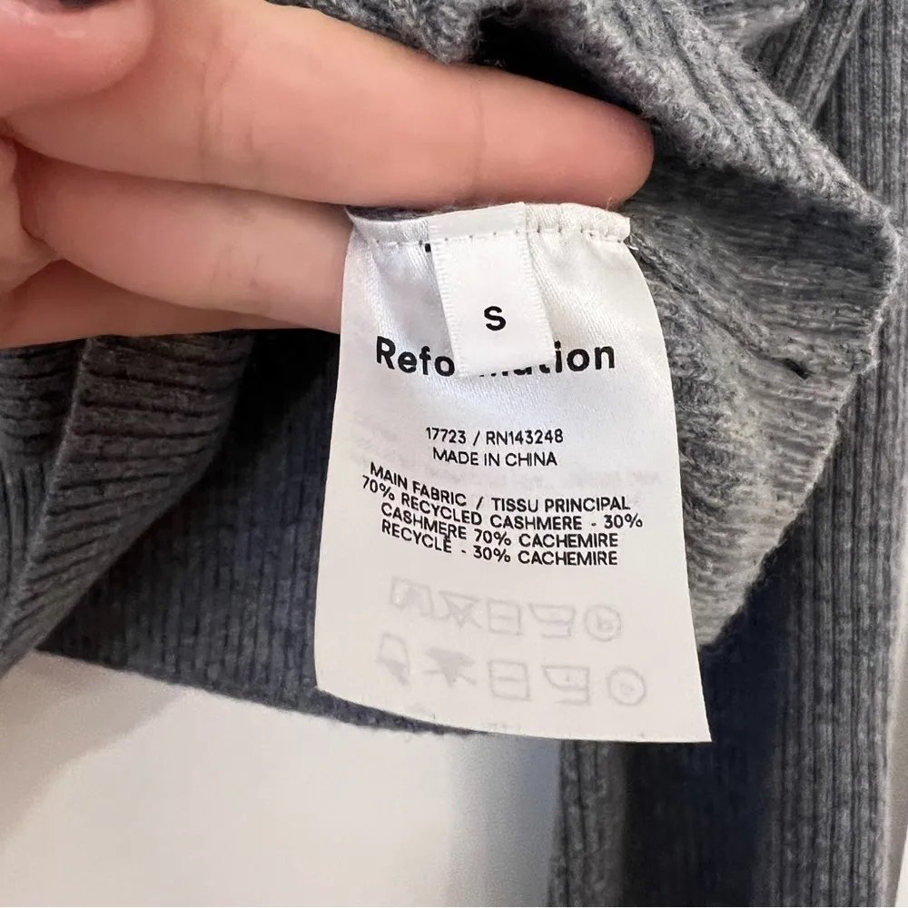 Reformation Luisa Grey Turtleneck Cashmere Sweater - Image 7