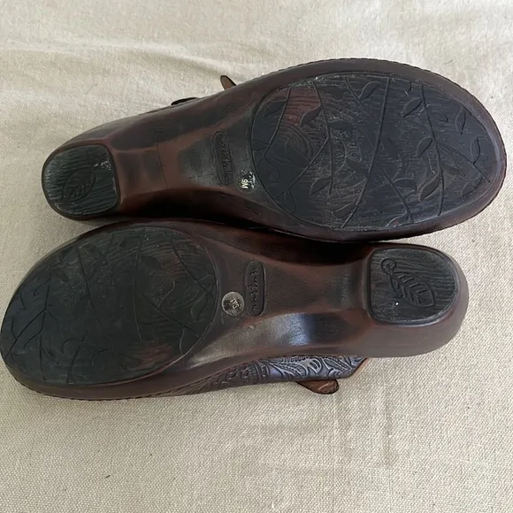 Nurture by Lamaze Dark‎ Brown Tooled Leather Band Clogs Miles Size 9 - Image 9