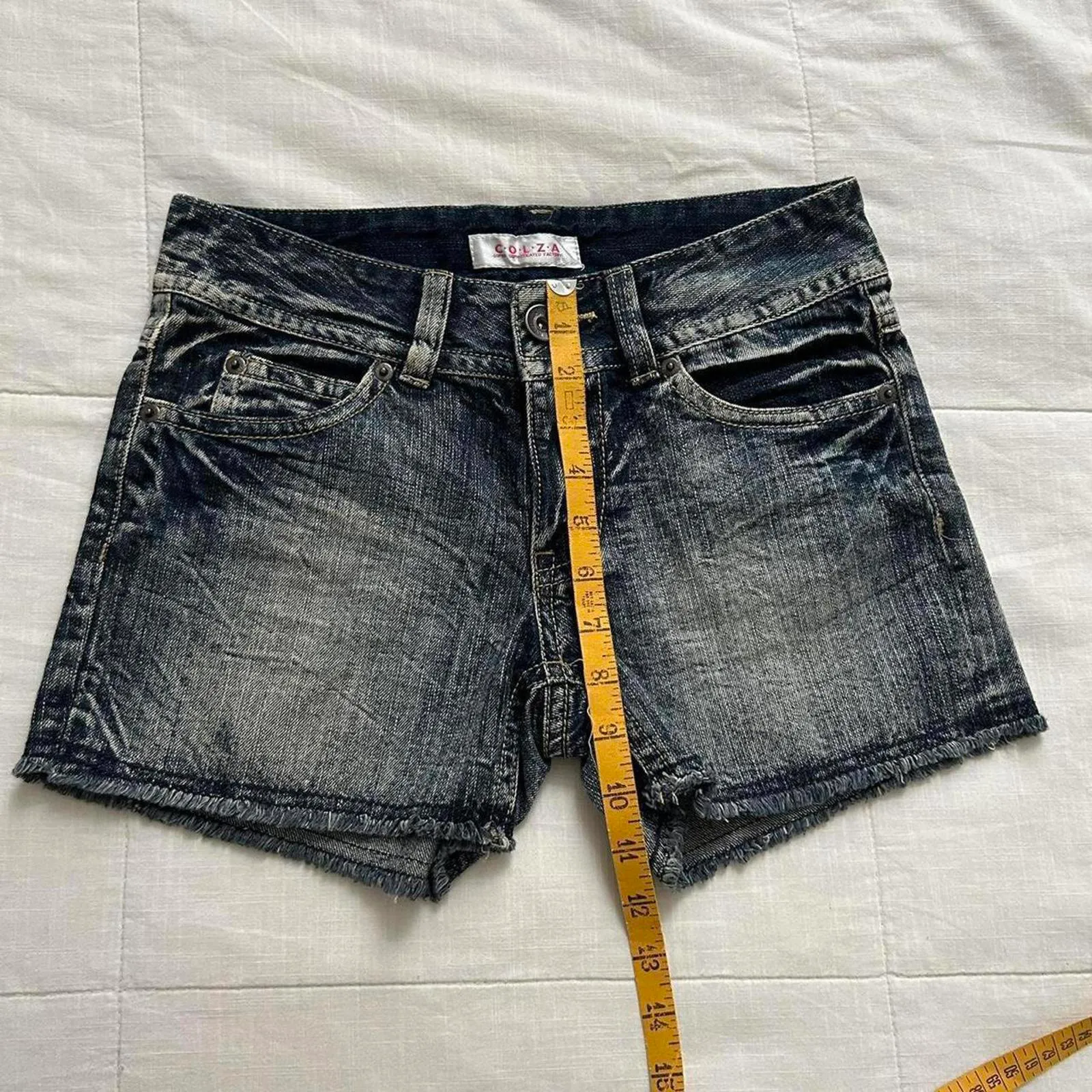 Japanese brand high contrast wash blue denim shorts with pocket flag Size xs - Image 6