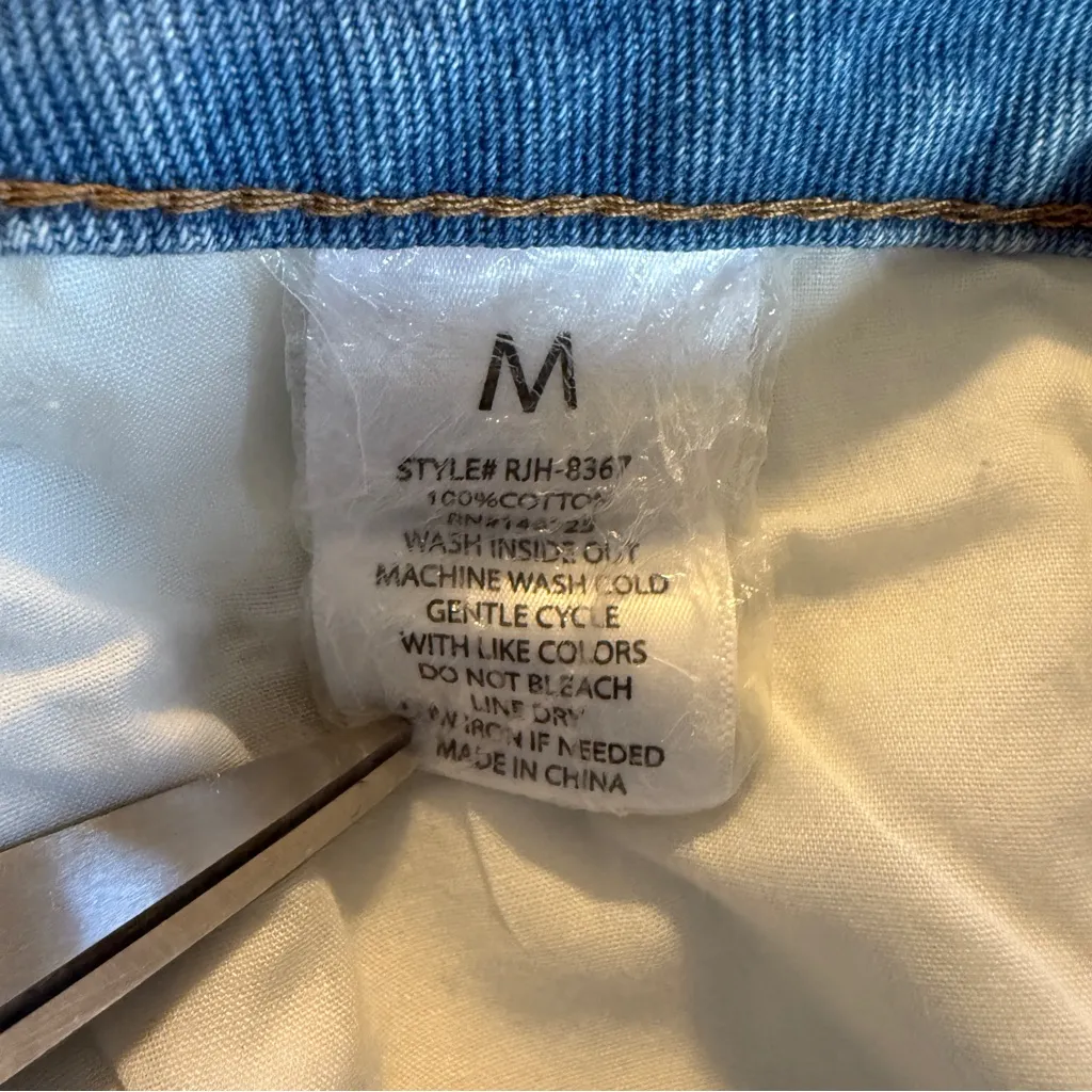 NWT American Bazi Color Block Distressed
Boyfriend Jeans Size Medium - Image 8