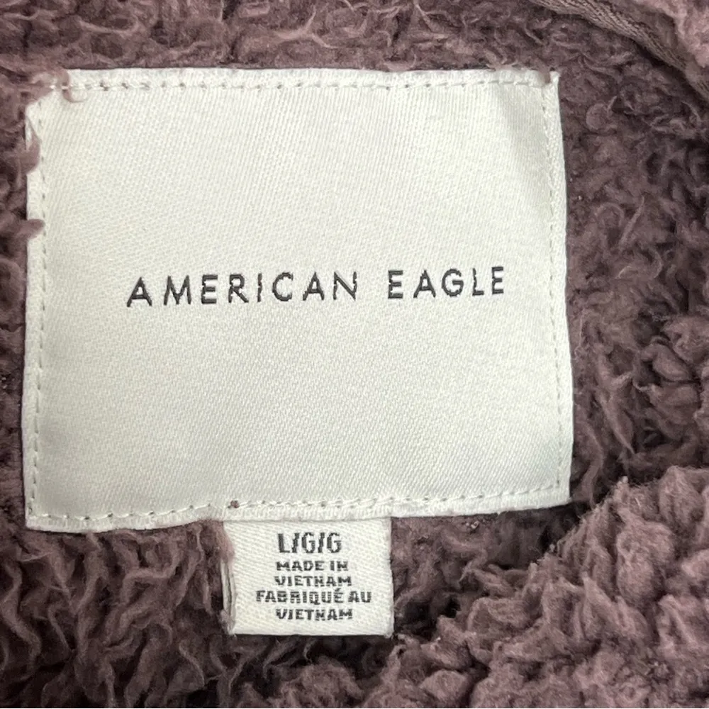 American Eagle light Purple Sherpa Pullover Hoodie Size large kangaroo pocket - Image 5