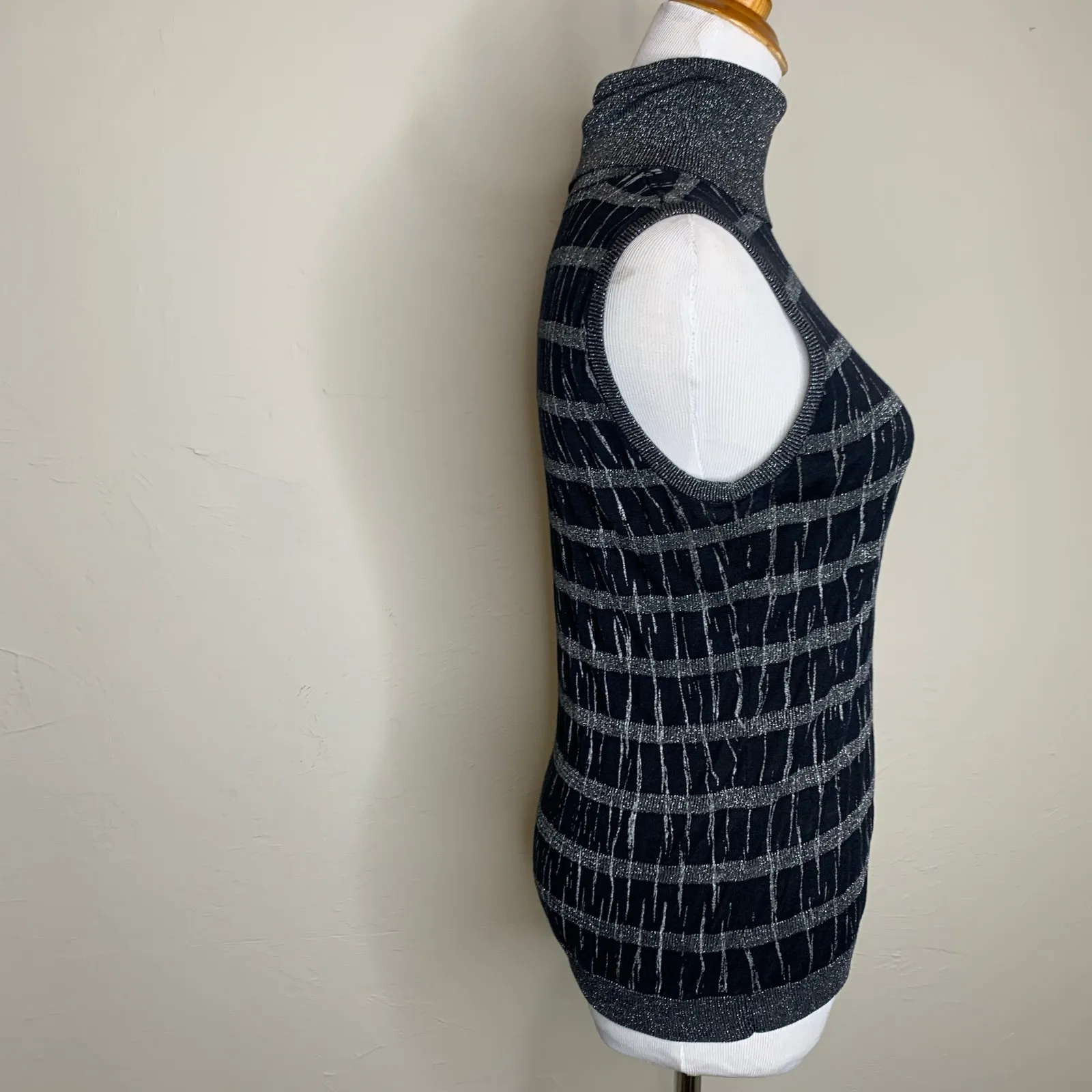 Carlisle Turtleneck Shell Striped Black Silver Stripe Sz Small - Image 4