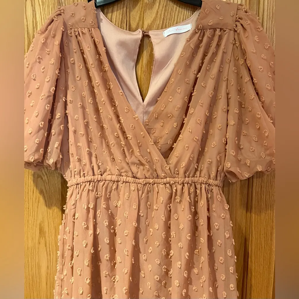 La Femme Pink Swiss Dot V-Neck Short Sleeve‎ Flowy Lined Mini Dress Size Small - Image 2