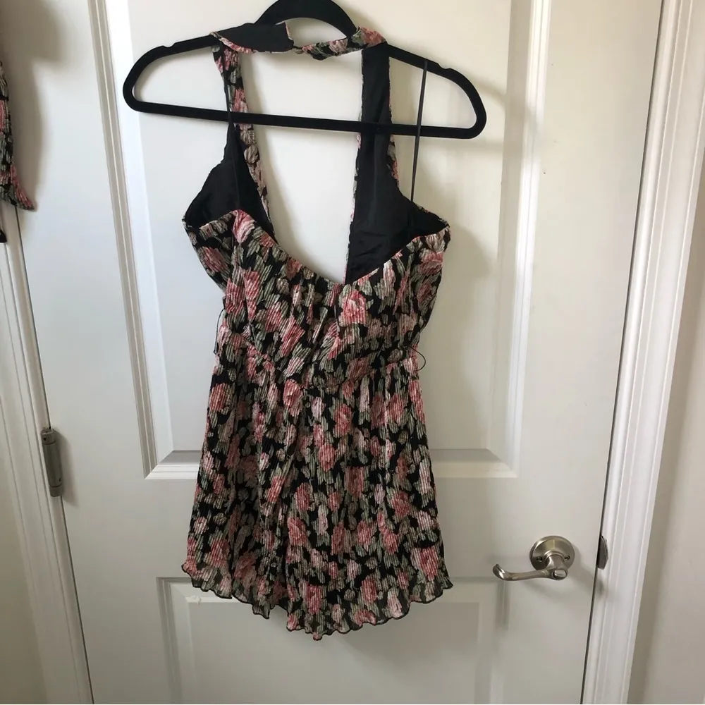 Showpo Lisa Halter Neck Floral Playsuit Romper Size 4 NWT - Image 5