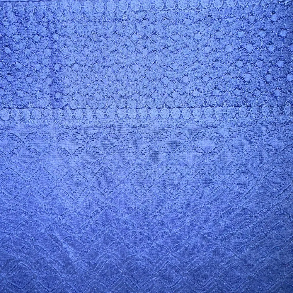 CROFT & BARROW ROYAL BLUE EYELET DESIGN SOFT PULLOVER LARGE - Image 4