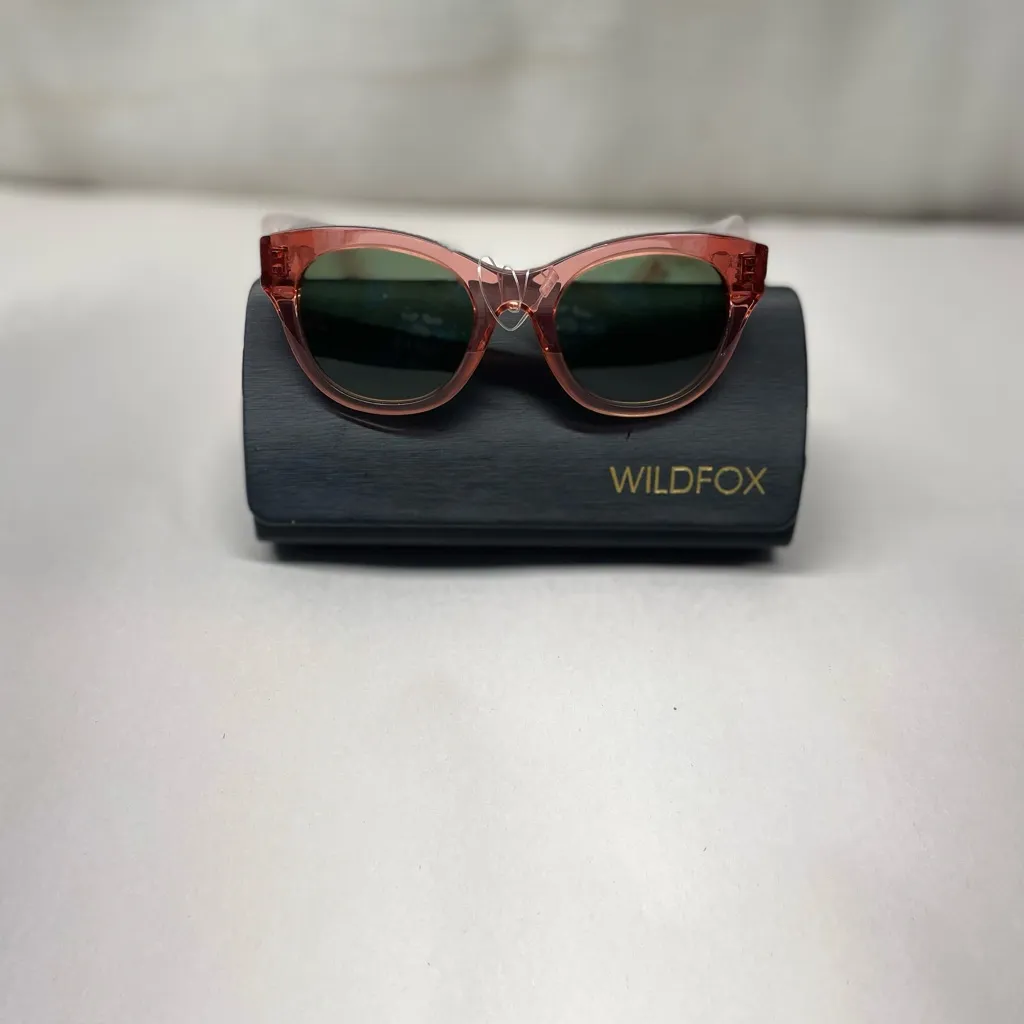 Wildfox Monroe Sunglasses Rose Pink Frame / Green Lenses NWT with Case - Image 2