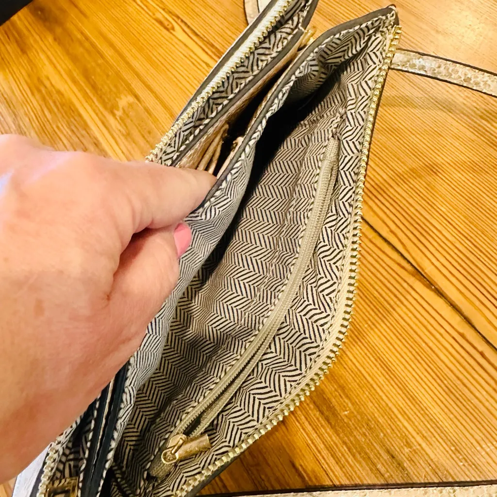 Elegant Cream Snake Skin Shoulder Bag - Image 6