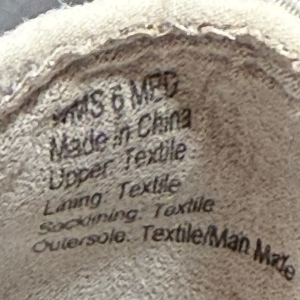 Tek Gear Slip On Comfort Casual Walking Shoes Women’s Size 6 Silver Woven - Image 3