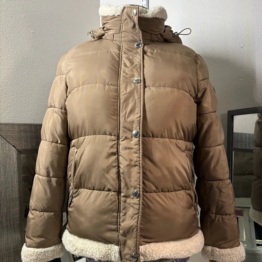 COPY - Michael Kors woman’s down puffer coat, size large - Image 2