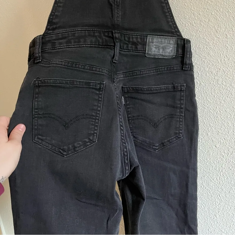 EUC Levi’s Skinny Denim Jean Overalls in Black Size 27 - Image 10