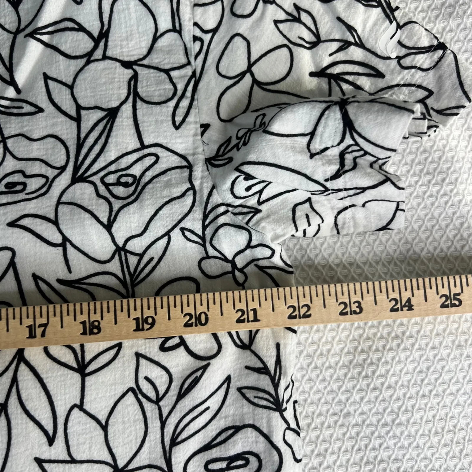 Fabletics Button Up Shirt Floral Black White Short Sleeve Cotton Women's Large - Image 4