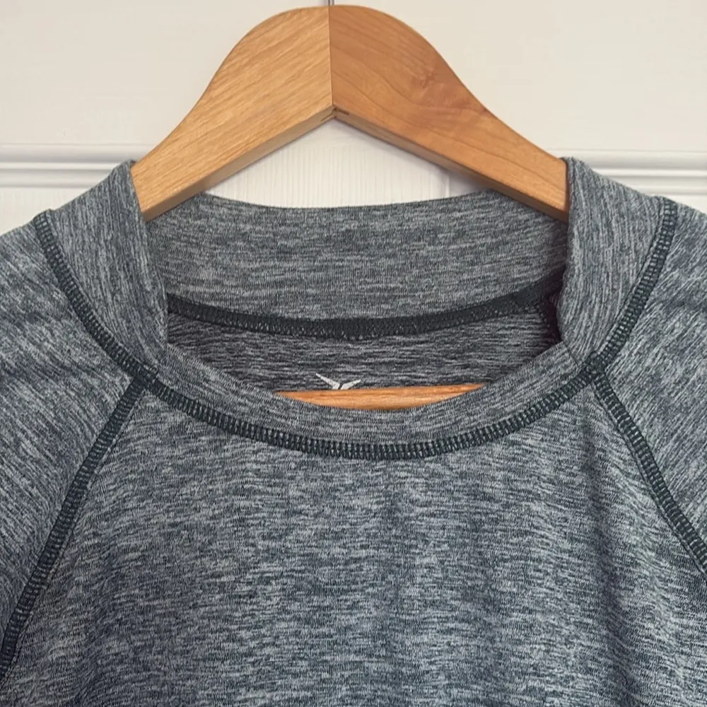 Old Navy Grey & Black Long Sleeve Athletic Top – Size XL | Workout Gear - Image 5