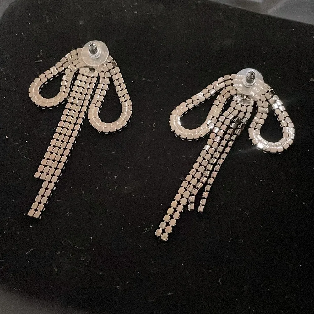 Rhinestone Bow Earrings and Bracelet matching Set Gray - Image 7