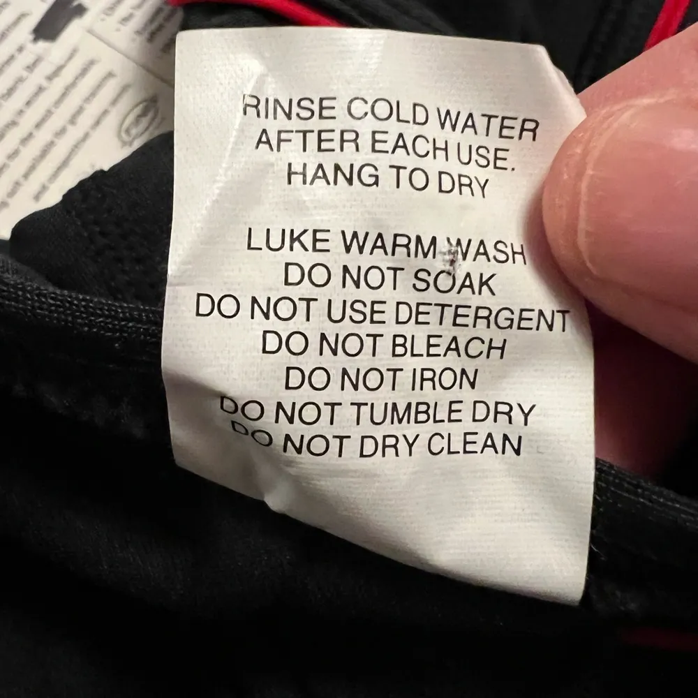 FINIS Swimsuit Red Black One Piece Swim Suit Aqua Tuff NWT Bladeback Size 26 - Image 10