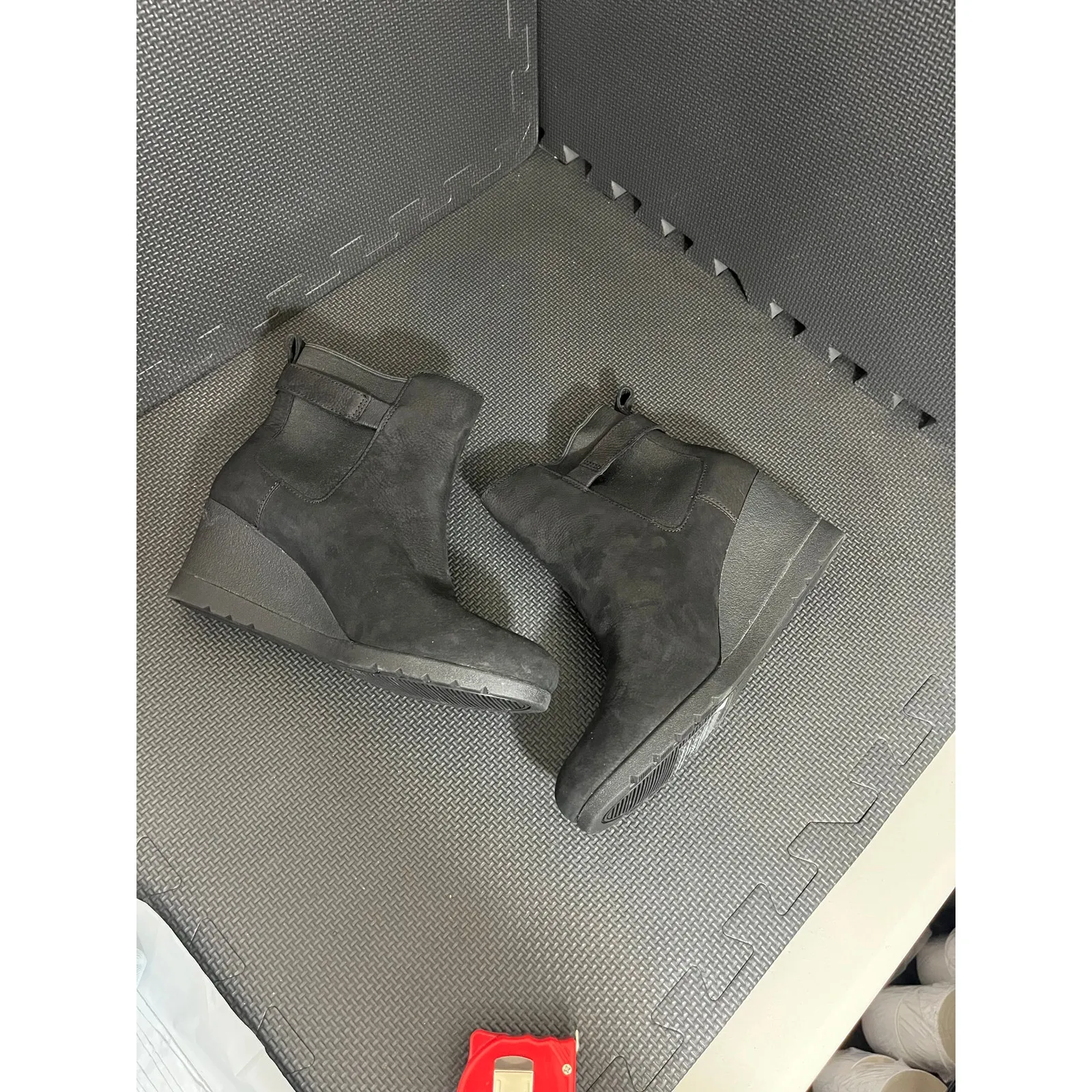 UGG‎ Indra Black Leather Waterproof Wedge Chelsea Boots Shoes 1017423 Womens 8.5 - Image 5