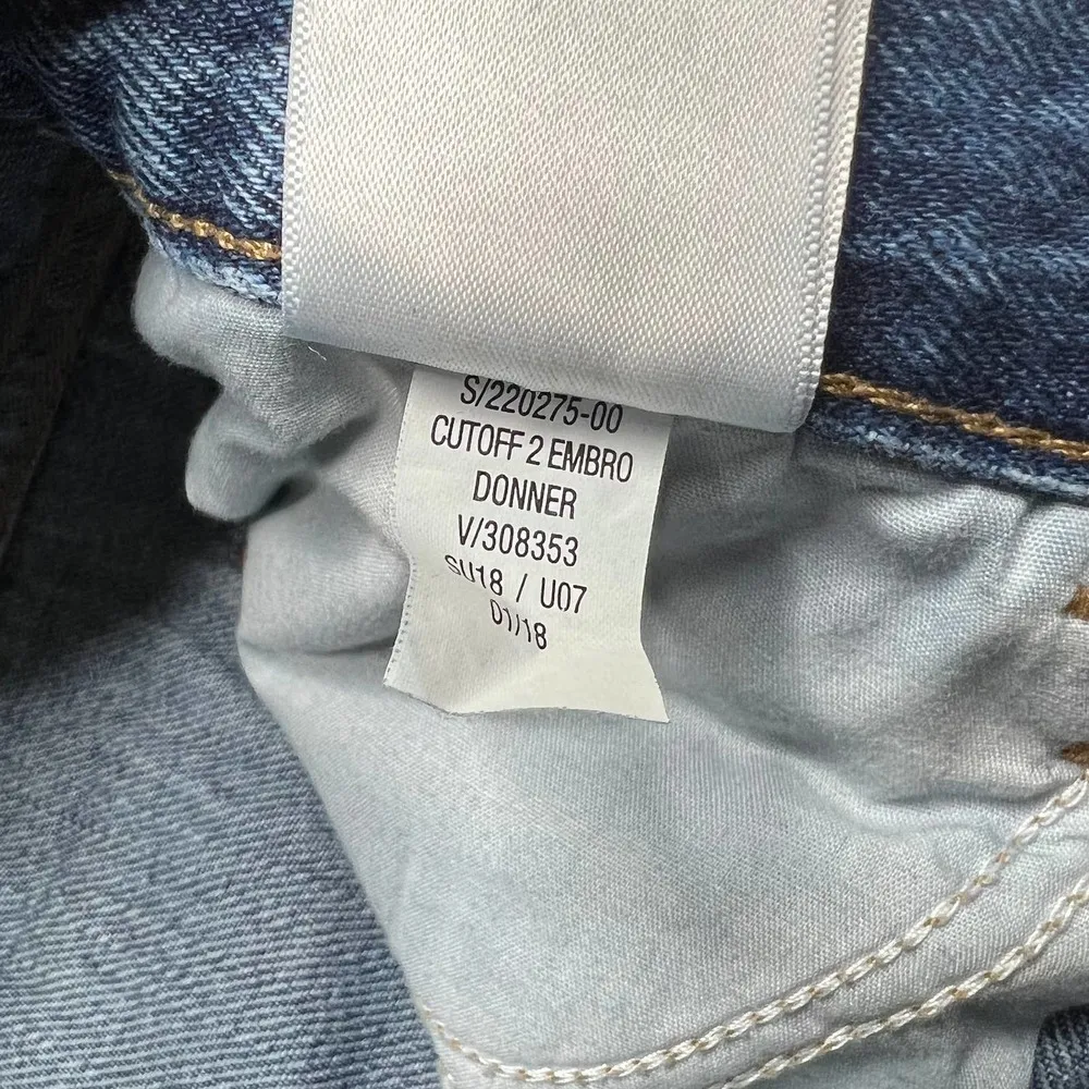 Old Navy Cutoff Boyfriend Denim Star Embroidered Jean Shorts Size 6 - Image 9