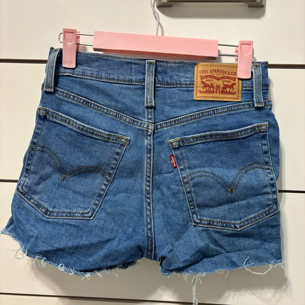 Levi’s High Rise Shorts Blue - Image 3