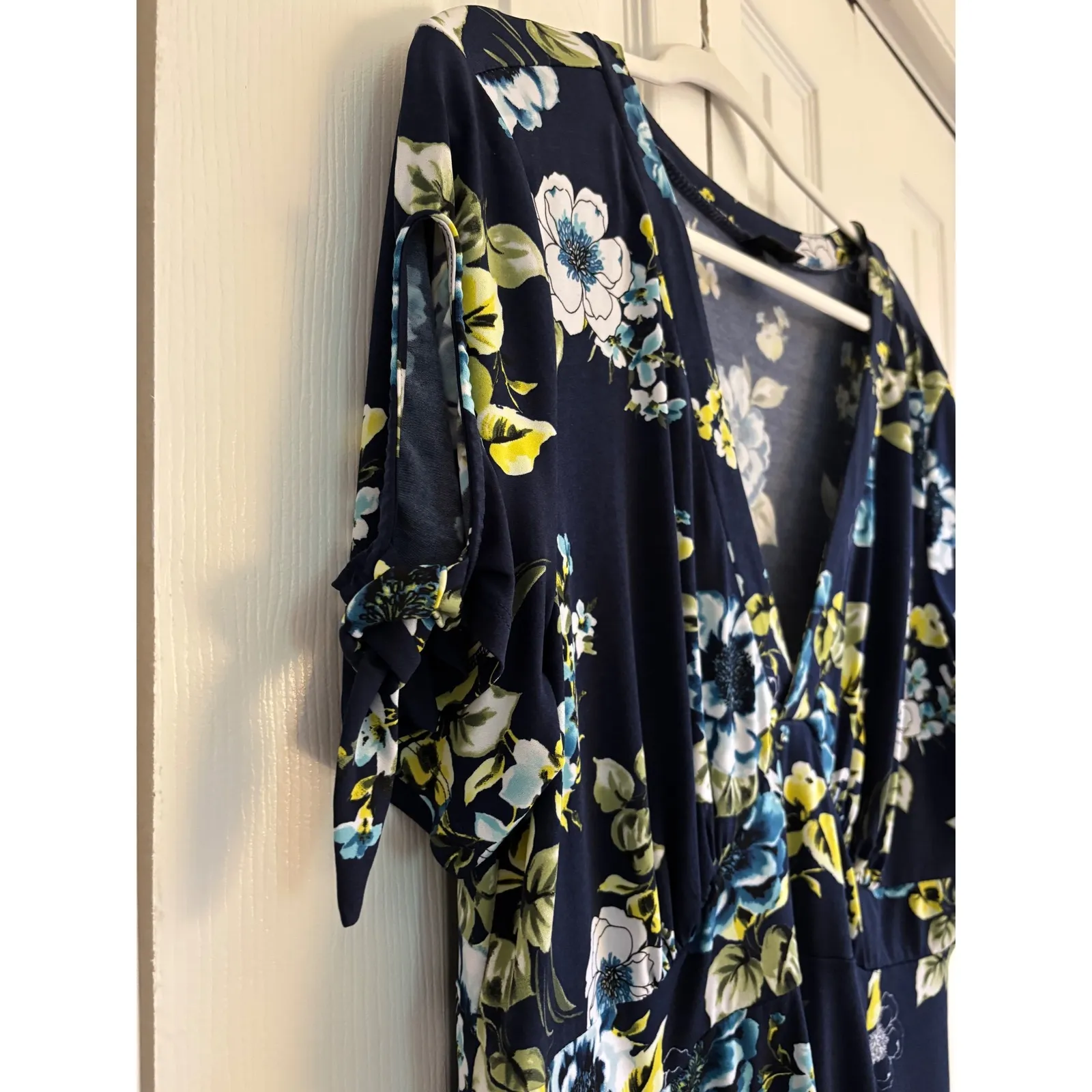 Torrid Navy Blue Floral Stretch Dress  Size 2 (Plus 2X)  Flattering & Feminine - Image 5