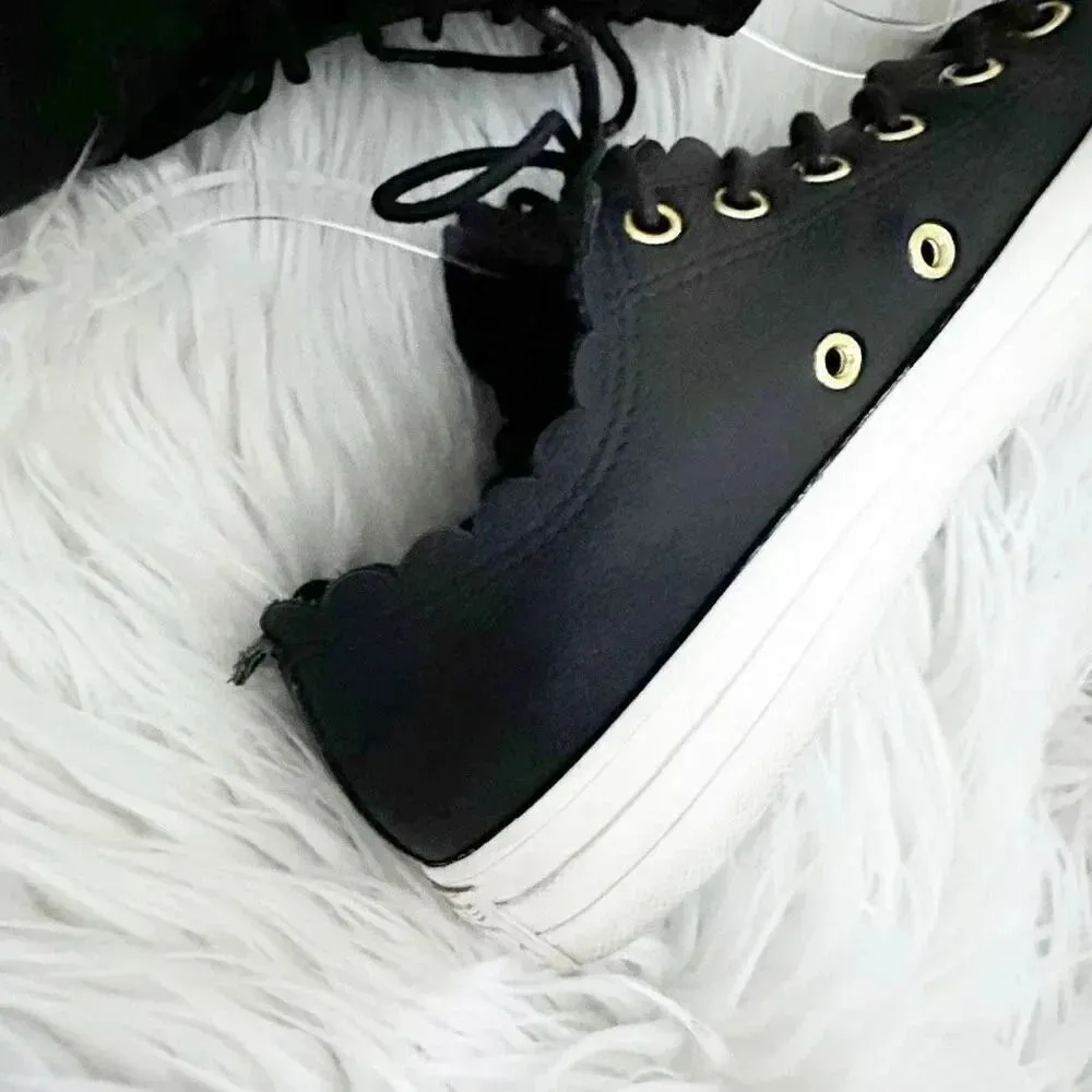 CONVERSE | Chuck Taylor Leather Black Gold Scallop Lace Up | 8 Women's / 6 Men's - Image 3