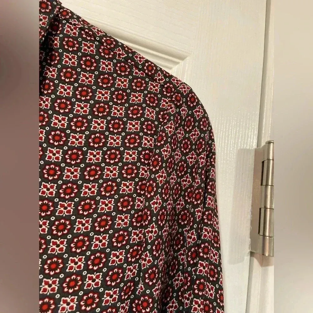 Chelsea & Theodore Red Gray Floral Long Sleeve Button Down Tunic Blouse Size M Size M - Image 3