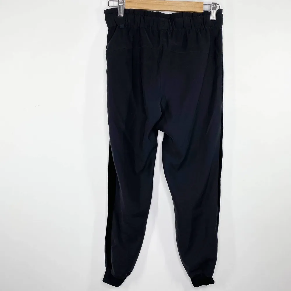 Lululemon On The Fly Black Velvet Trim Drawstring Jogger Pants Women's Size 2 - Image 12
