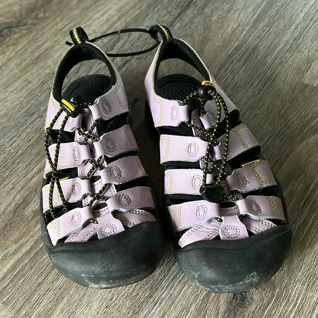 Keen Waterproof Sandals Size 5 - Image 2
