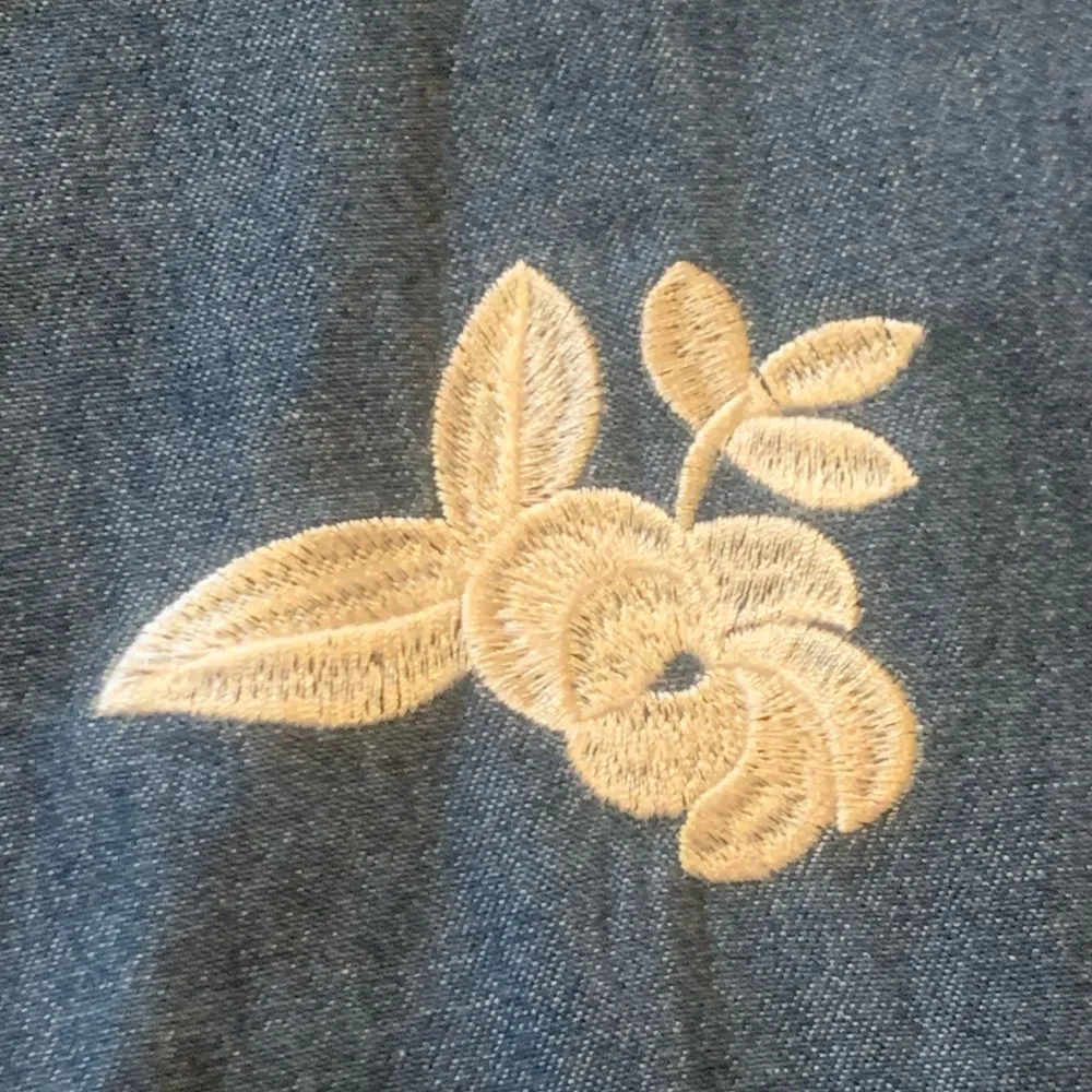 English Factory Jumpsuit Large Blue Denim White Embroidered Floral Capri length - Image 6