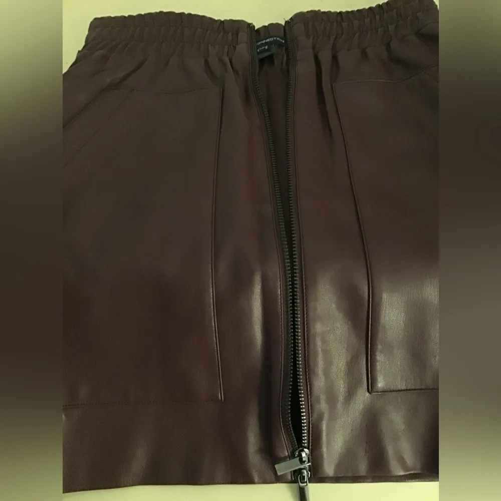 French Connection women faux leather burgundy pencil skirt US size 0 petite - Image 5