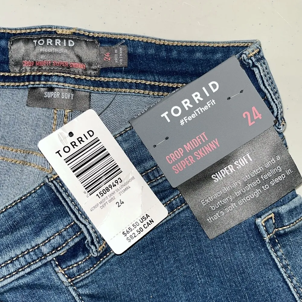 Torrid NWT Sz 24R Blue Denim Mid Rise Super Soft Crop Midfit Super Skinny Jeans - Image 3