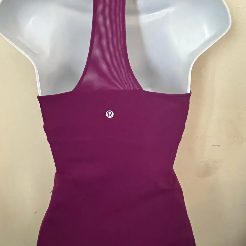 Lululemon Tank Top Women's Size 4 Magenta W 13’ L 22’ approx gym athletic fit - Image 2