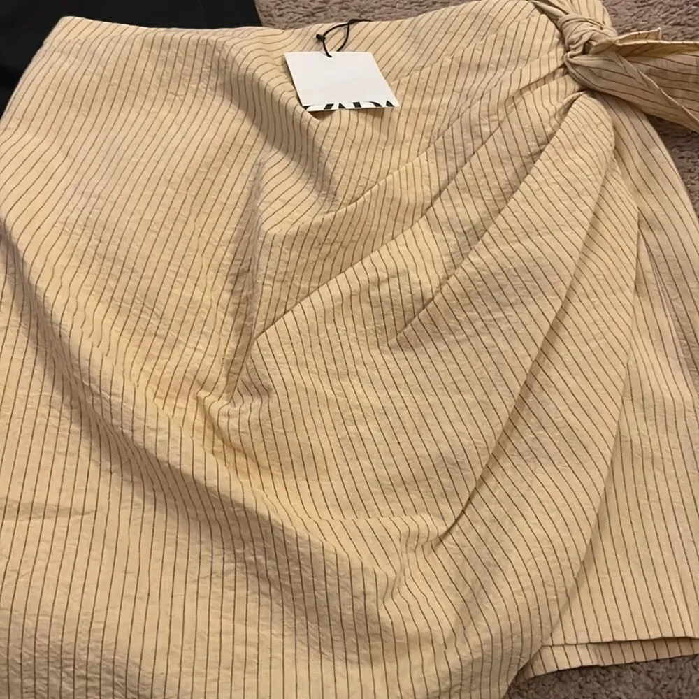 NWT zara tan stripe mini skirt with bow - Image 5