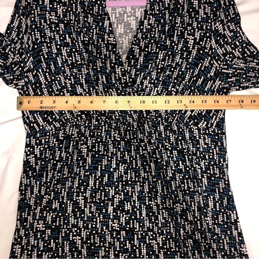 Soma Dress Size Large Faux Wrap Top Black White Blue Long Sleeve Geometric Print - Image 7