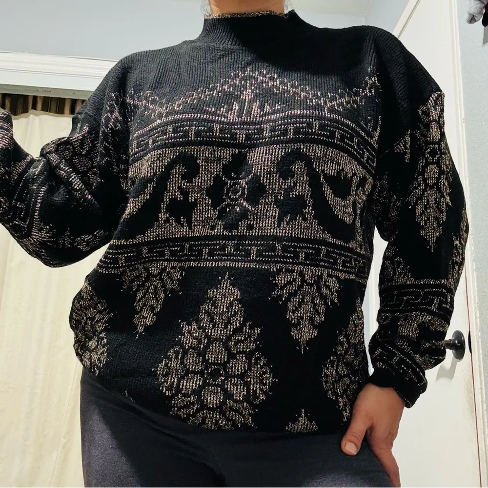 Arielle Women Vintage Black & Gold Glitter Crewneck Sweater Ornate Pattern Sz M Size M - Image 2
