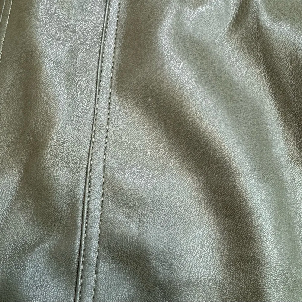 H&M Women's Vegan Faux Leather Mini Skirt Dark Mossy Army Olive Green 8 Pockets - Image 9