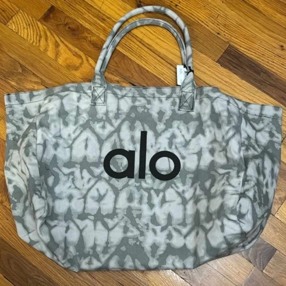 Alo Yoga  Tote - Image 4