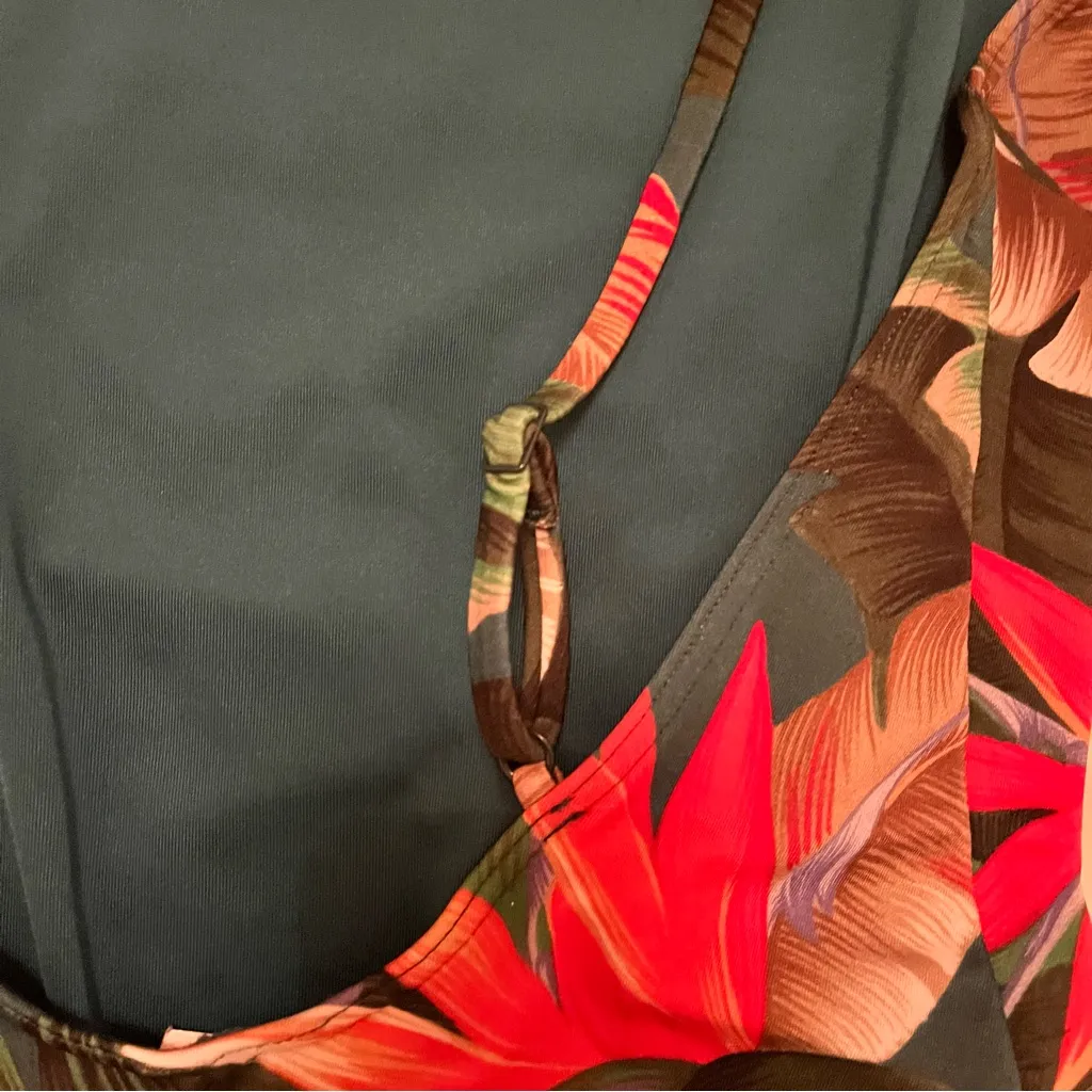 Tommy Hilfiger Palm Swimsuit size Medium Bird of Paradise one piece Tropical - Image 7