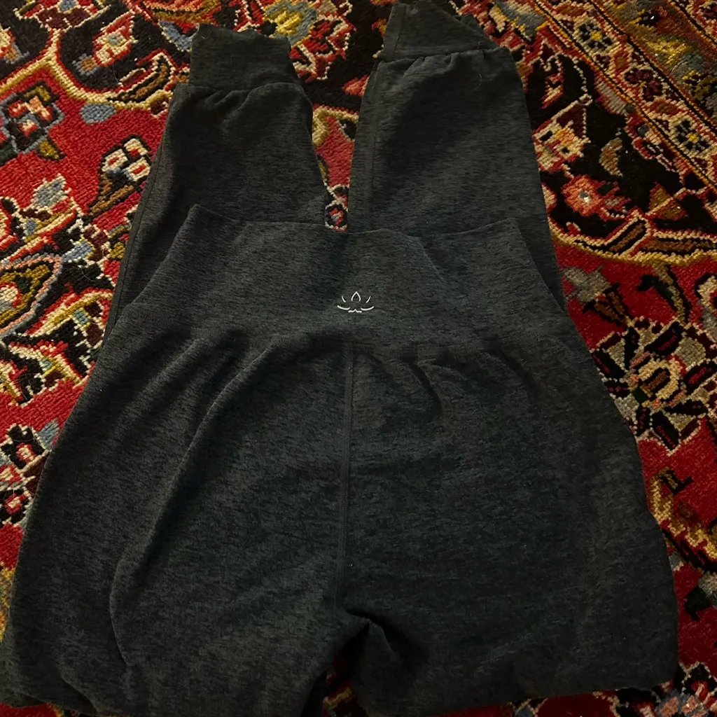Women's Beyond Yoga Gray Jogger Pants Size XS - Image 5
