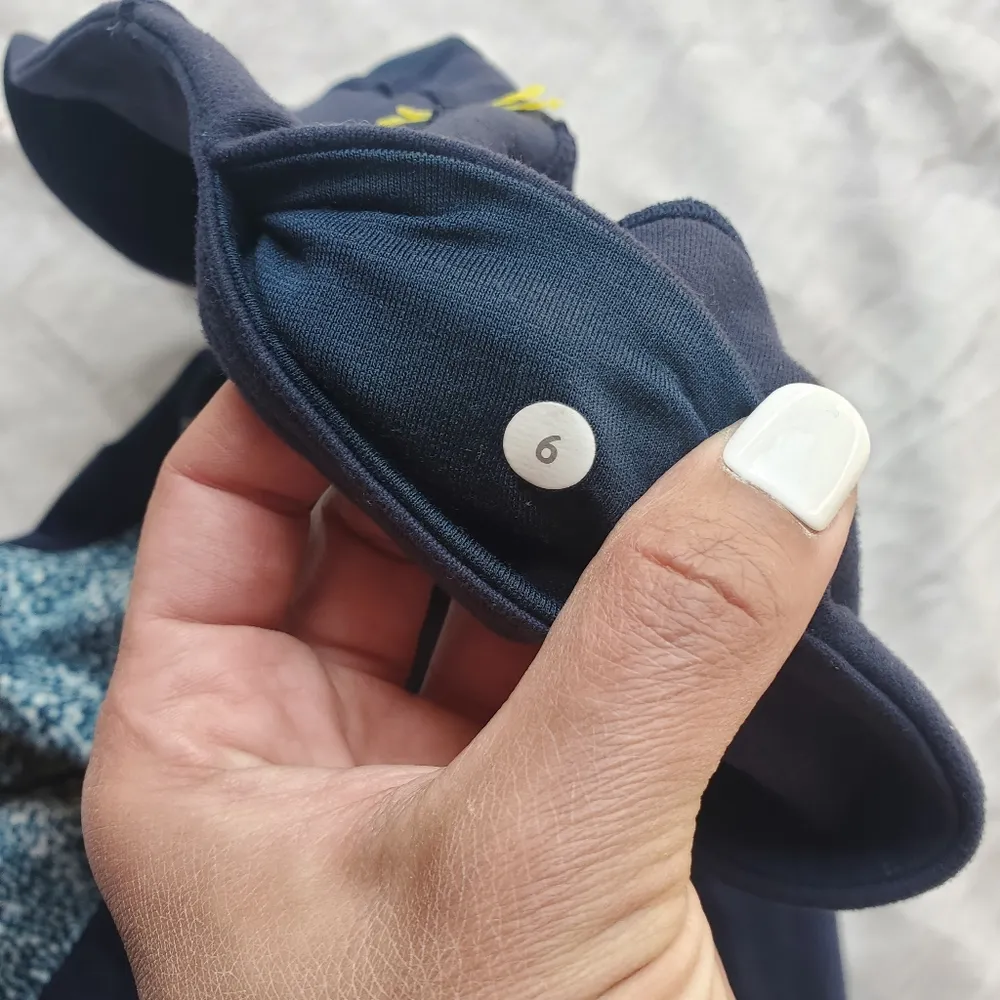 Lululemon athletica size 6 leggings  in blue - Image 5