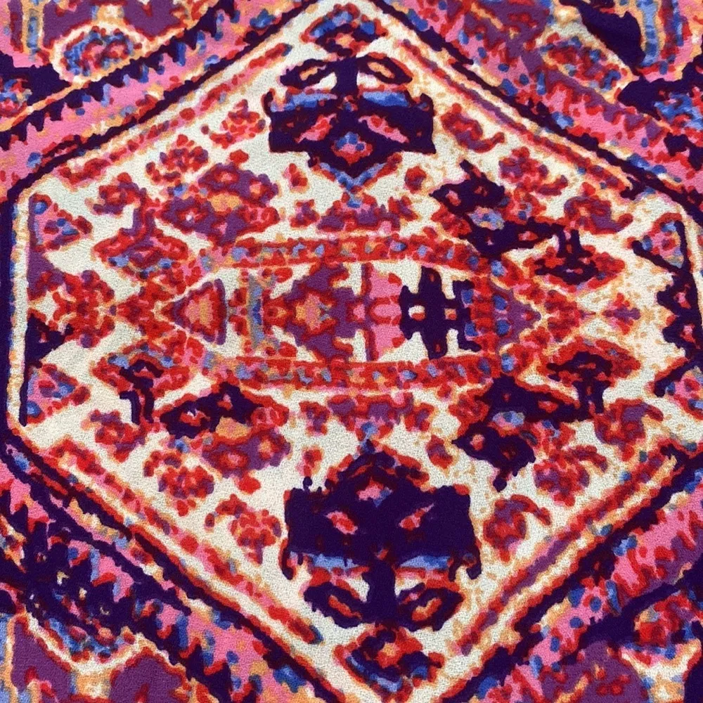 Everly shortsleeved blouse with bright colors and key hole button. - Image 6