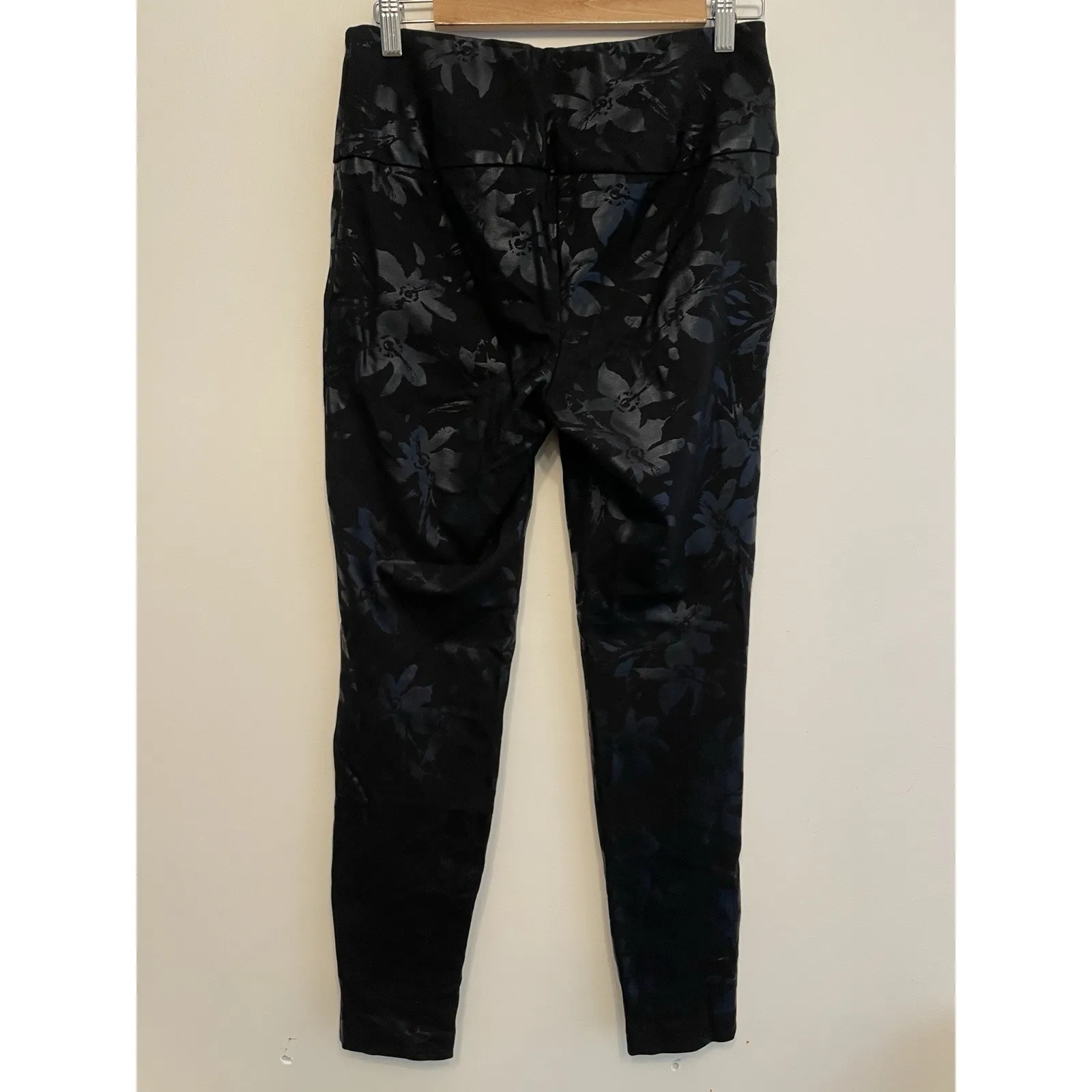 Soft Surroundings Women Size Small‎ Stretch Black Metallic Floral Cropped Pants - Image 2