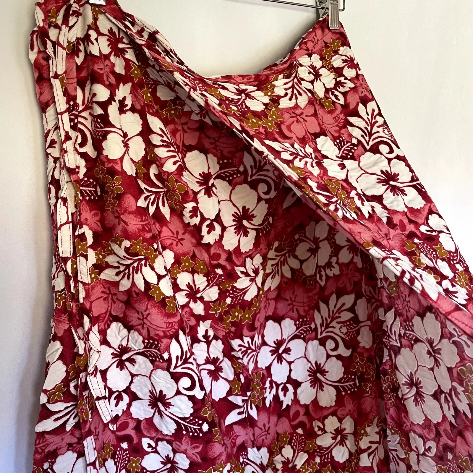 Red floral midi wraparound skirt fabric fabric rectangle 27 inches X 20 inches Size M - Image 2