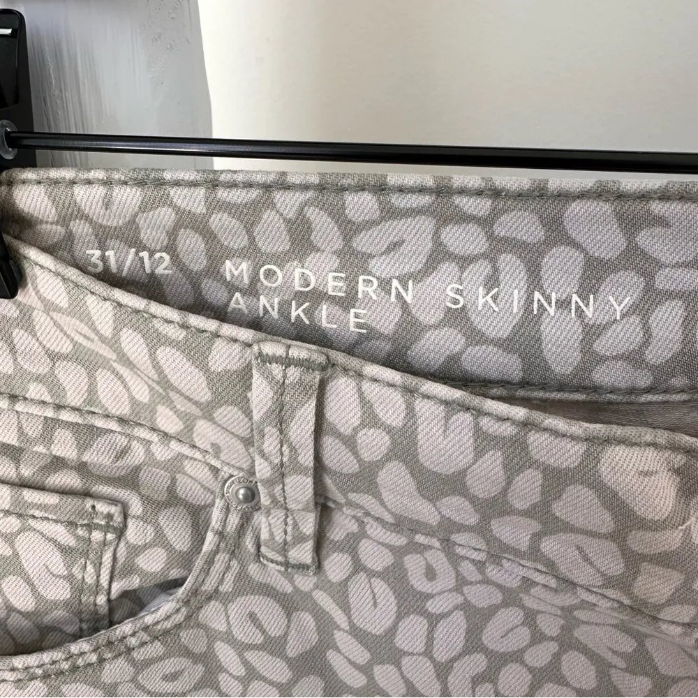 Modern Skinny Ankle Zip Jeans in Animal Print SZ 31/12 - Image 11