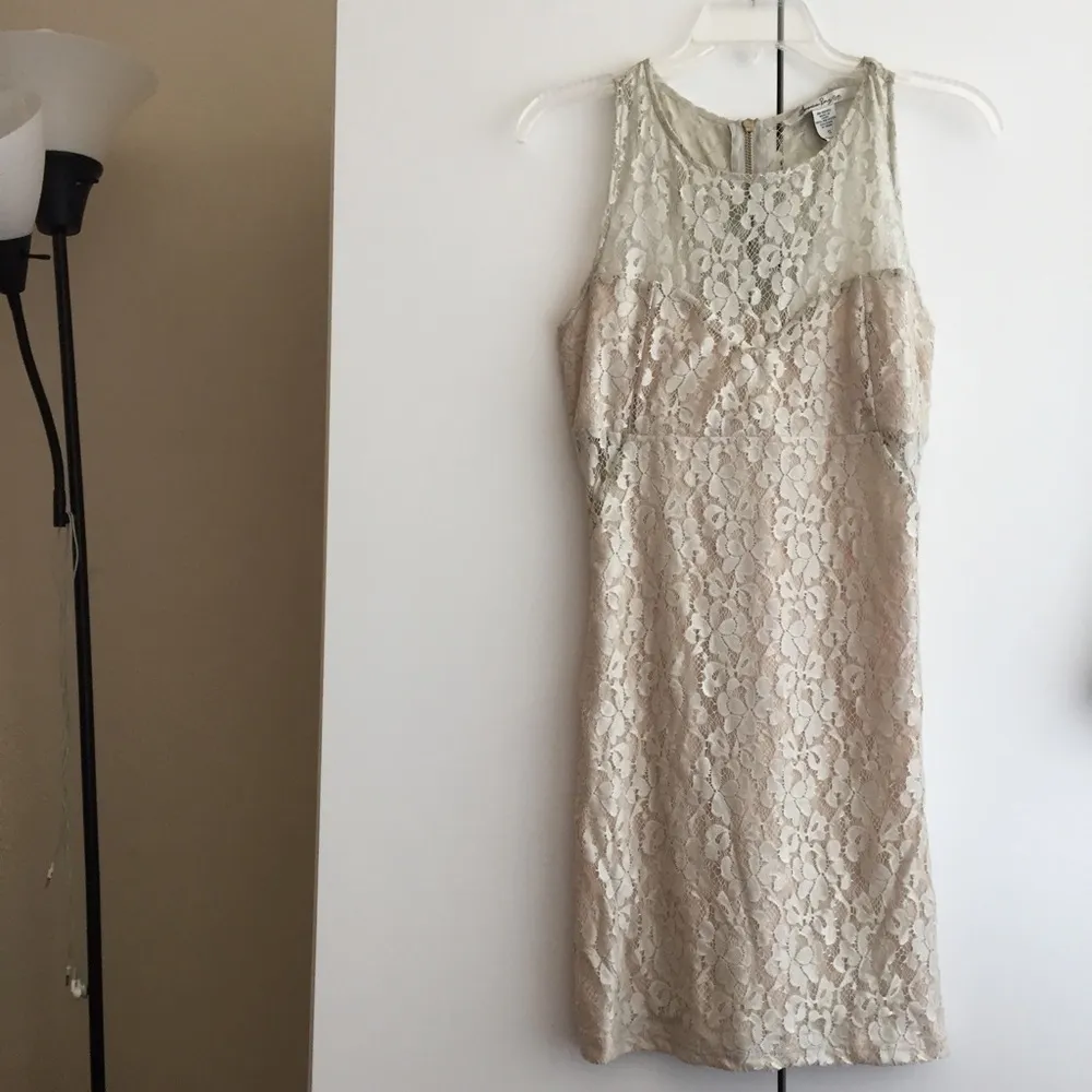 ⭐️ Champagne gold lace fitted Bodycon dress size s - Image 2