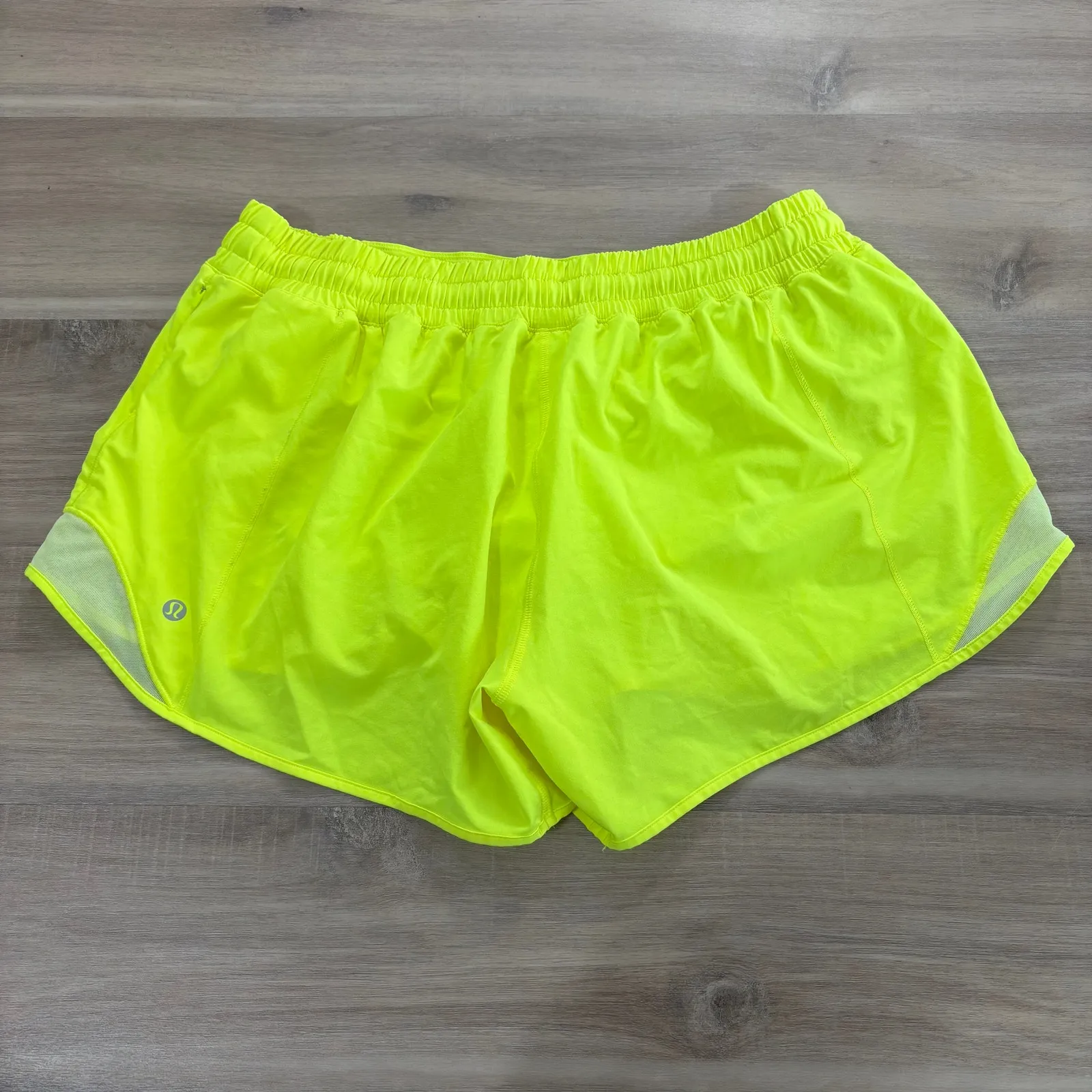 Lululemon Hotty Hot Short II Long 4" Highlight Yellow Women Size 12 - Image 3