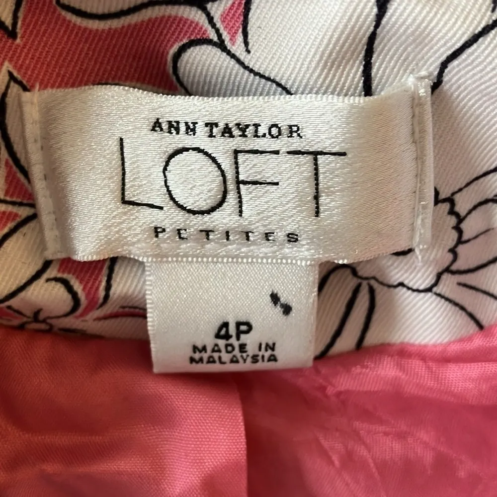 Loft Ann Taylor  pink/white Floral Trench Coat- button front size 4P - Image 2