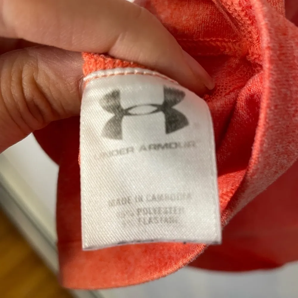 Under Armour pink heat gear Tshirt short  sleeve , Sz large - Image 5