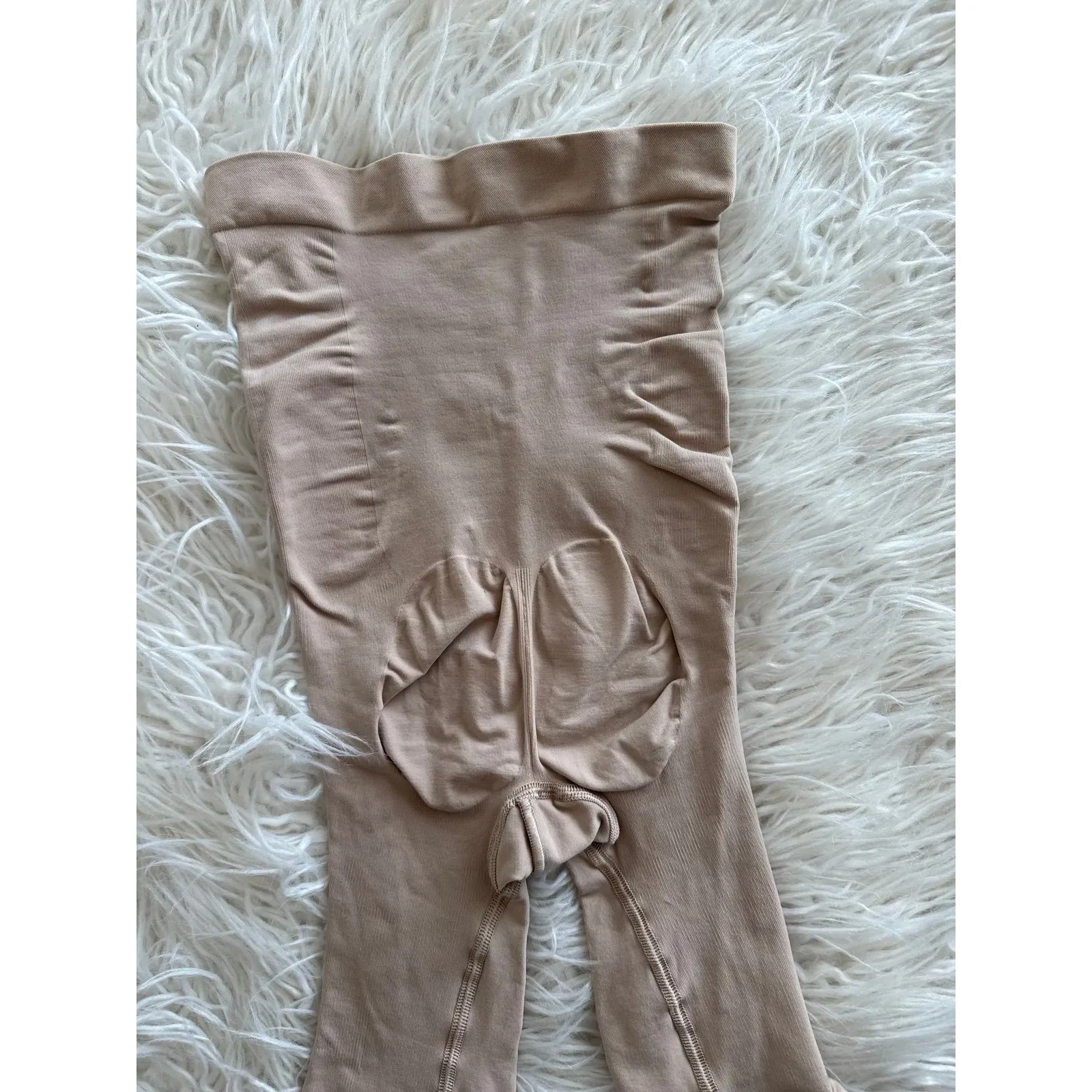 Skims Seamless Sculpt High Waisted Above The Knee Short Clay Size Small - Image 8