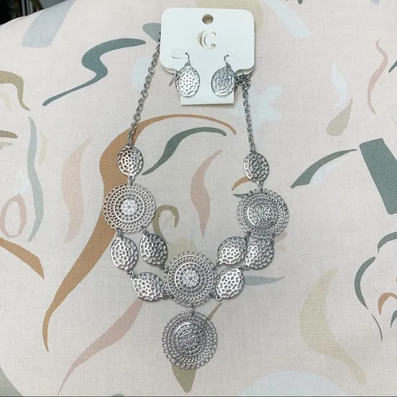 NWT Silver Chain Necklace and Earrings - Image 2