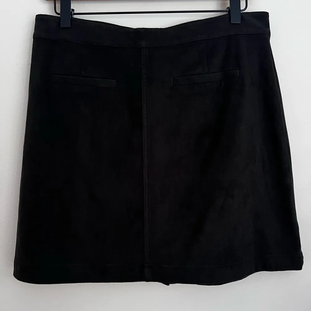 Marine Layer Myra Mini Skirt Faux Suede Black button front Size 10 - Image 4